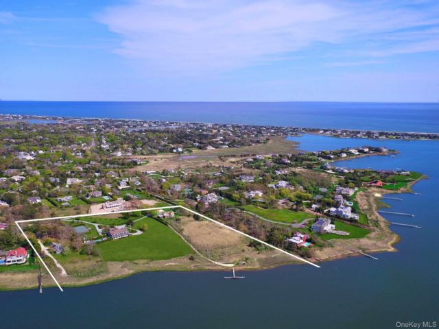  9 BR,  6.00 BTH &nbsp;Traditional style home in Quogue