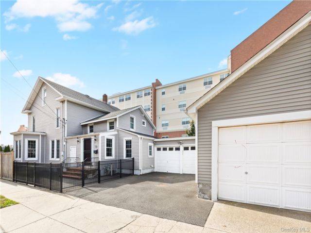  4 BR,  3.00 BTH &nbsp;Craftsman style home in Patchogue