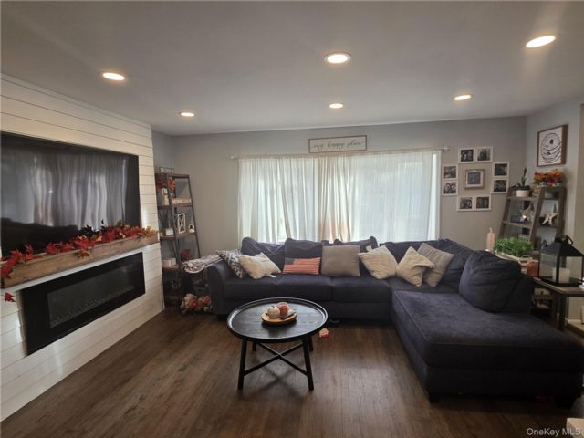 [Massapequa Park Real Estate, listing number 7225533]