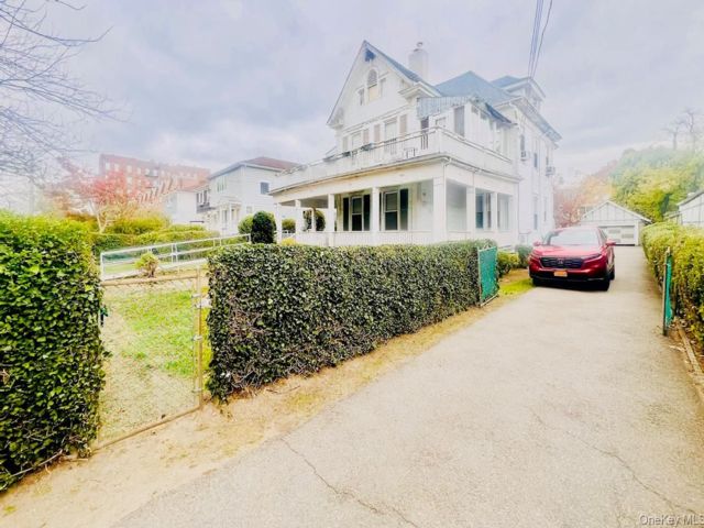 Studio,  2.00 BTH &nbsp;House style home in Far Rockaway