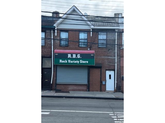 Studio,  0.00 BTH &nbsp;Commercial style home in Saint Albans