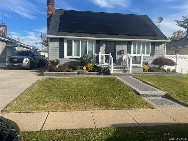  4 BR,  2.00 BTH &nbsp;Cape cod style home in Elmont