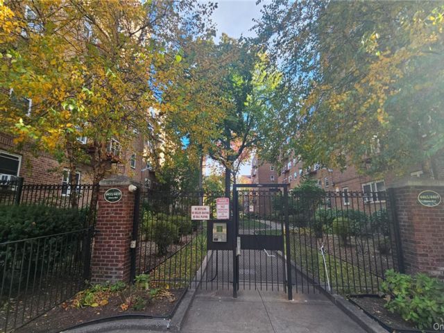  2 BR,  1.00 BTH &nbsp;Other style home in Flushing