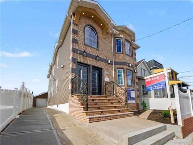  8 BR,  5.00 BTH &nbsp;Hi ranch style home in Jamaica