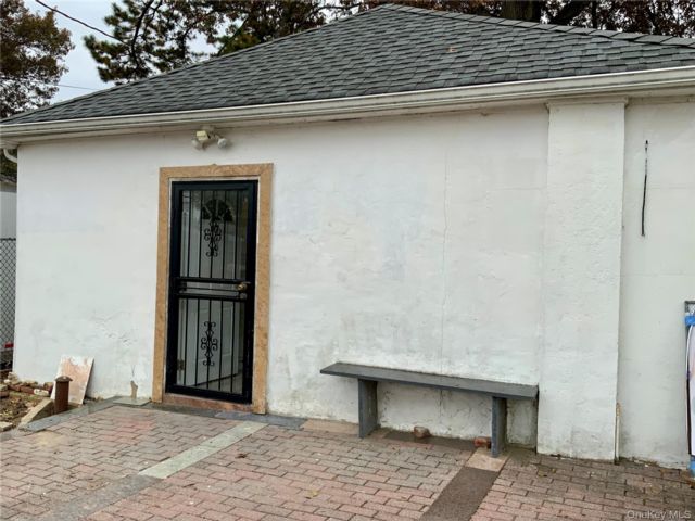  1 BR,  1.00 BTH &nbsp;Cottage style home in Wyandanch