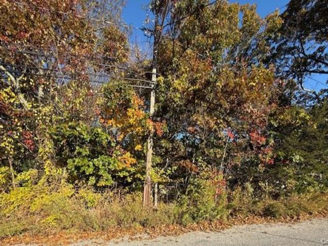 Lot <b>Size:</b>  &nbsp;House style home in Ronkonkoma
