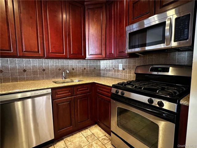 [Middle Island Real Estate, listing number 7226622]