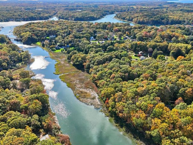 Lot <b>Size:</b>  &nbsp;House style home in Mattituck