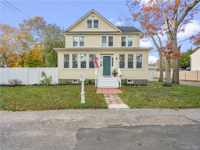  4 BR,  2.00 BTH &nbsp;A-frame style home in Mastic