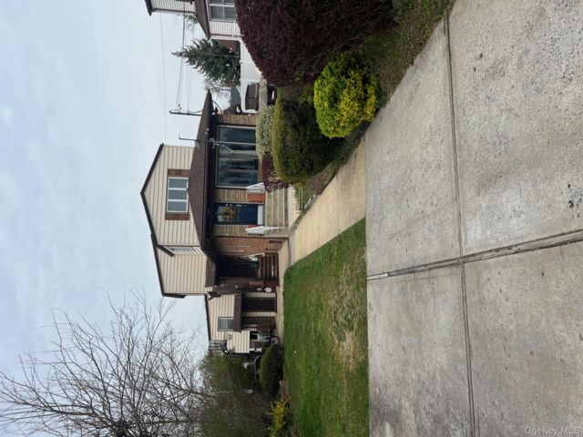  5 BR,  3.00 BTH &nbsp;Ranch style home in Hempstead