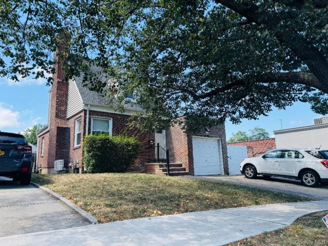  5 BR,  3.00 BTH &nbsp;Tudor style home in Jamaica Estates