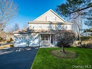  2 BR,  2.00 BTH &nbsp;Condo style home in Nesconset
