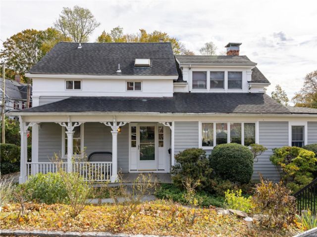  4 BR,  3.00 BTH &nbsp;Traditional style home in Port Jefferson