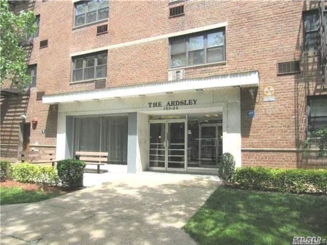 [Howard Beach Real Estate, listing number 7227475]