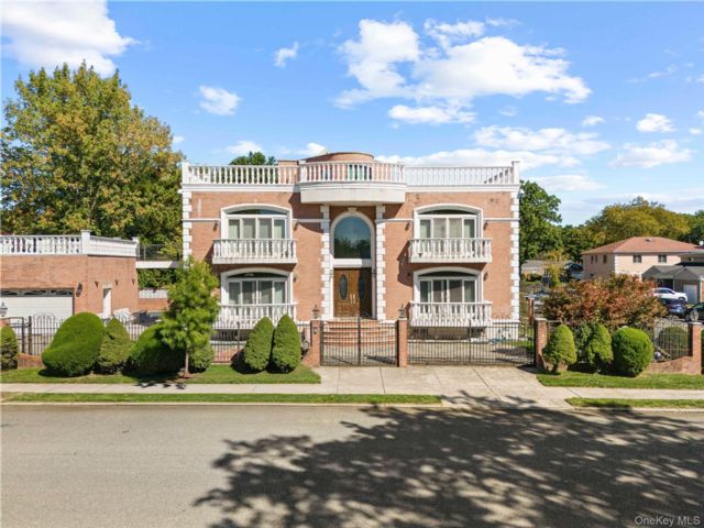  6 BR,  6.00 BTH &nbsp;Colonial style home in Little Neck