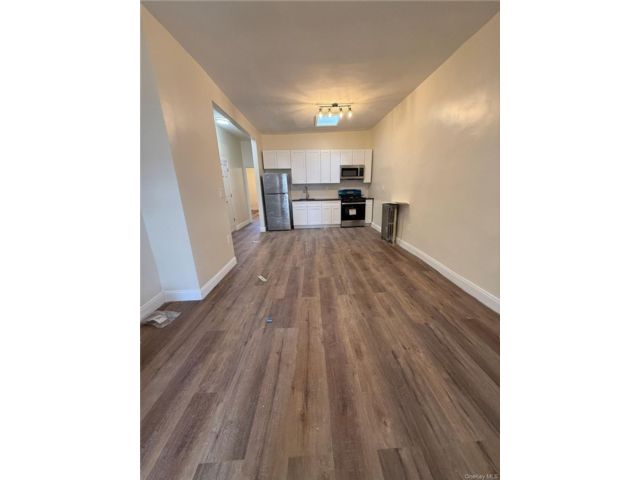  4 BR,  1.00 BTH &nbsp;Colonial style home in Ridgewood