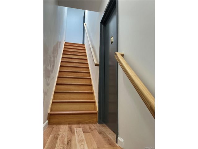  3 BR,  2.00 BTH &nbsp;Colonial style home in Jamaica