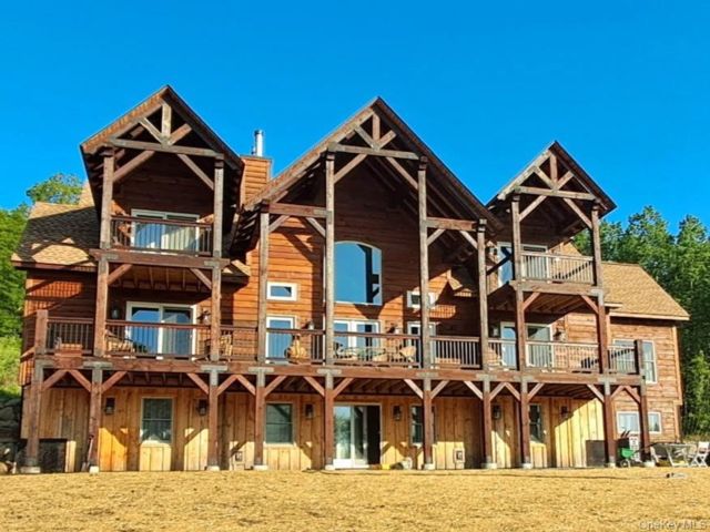  3 BR,  3.00 BTH &nbsp;Contemporary style home in Middletown