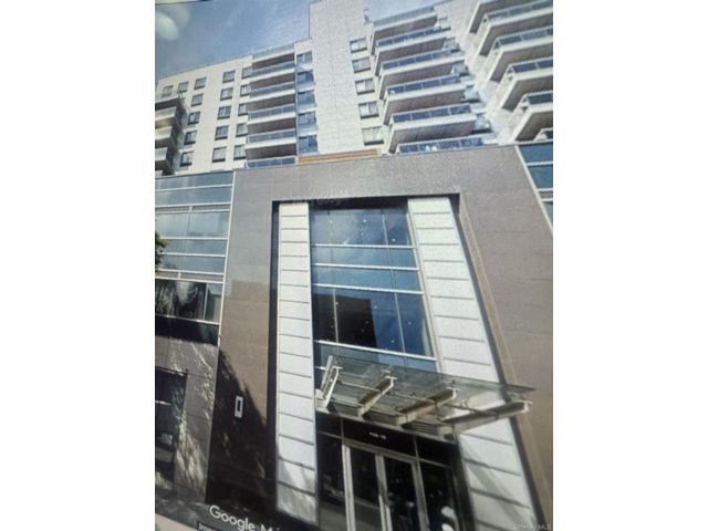  3 BR,  2.00 BTH &nbsp;Modern style home in Flushing