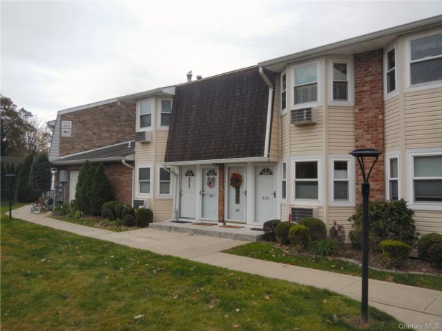 [West Babylon Real Estate, listing number 7228134]