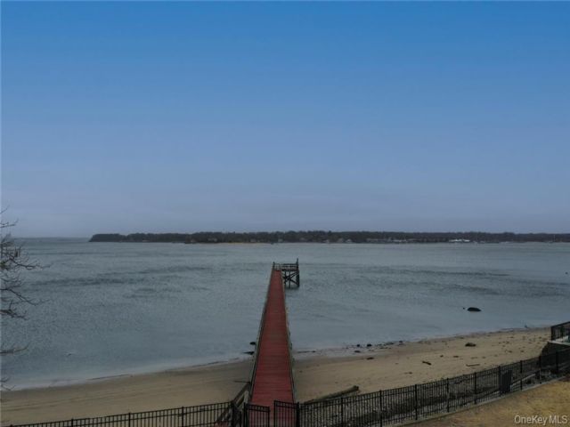 [PHOTO]