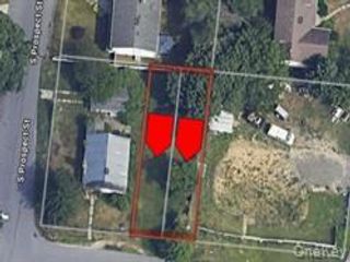 Lot <b>Size:</b> 40x100 &nbsp;House style home in Copiague