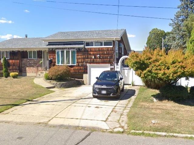 [West Babylon Real Estate, listing number 7228421]