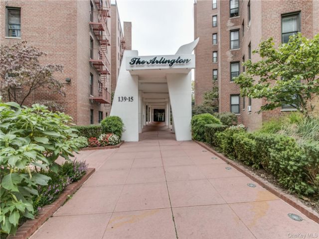  2 BR,  1.00 BTH &nbsp;Other style home in Briarwood