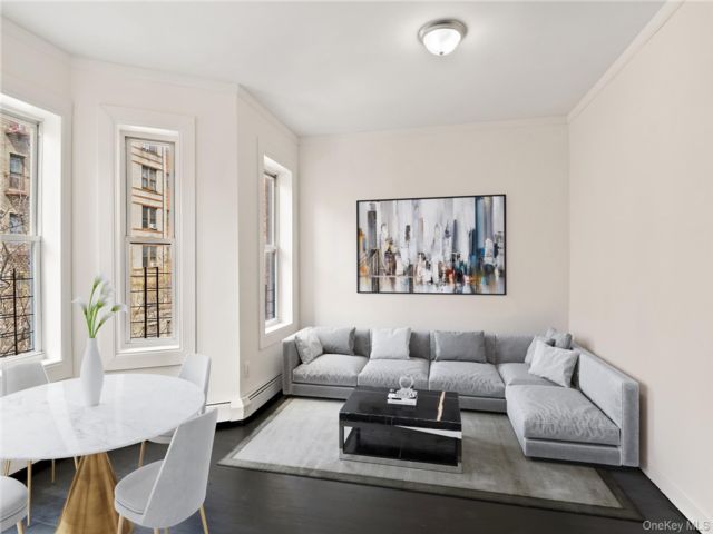  9 BR,  3.00 BTH &nbsp;House style home in Jerome Avenue