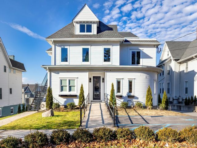  2 BR,  2.00 BTH &nbsp;Victorian style home in Ossining
