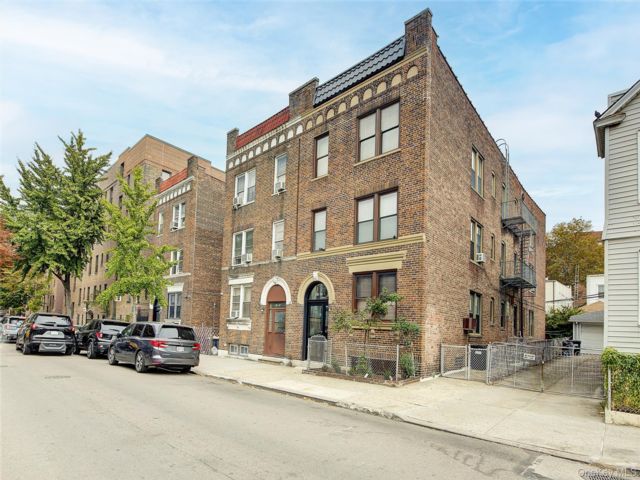 Studio,  0.00 BTH &nbsp;House style home in Woodside