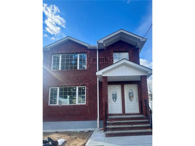  8 BR,  5.00 BTH &nbsp;House style home in Springfield Gardens