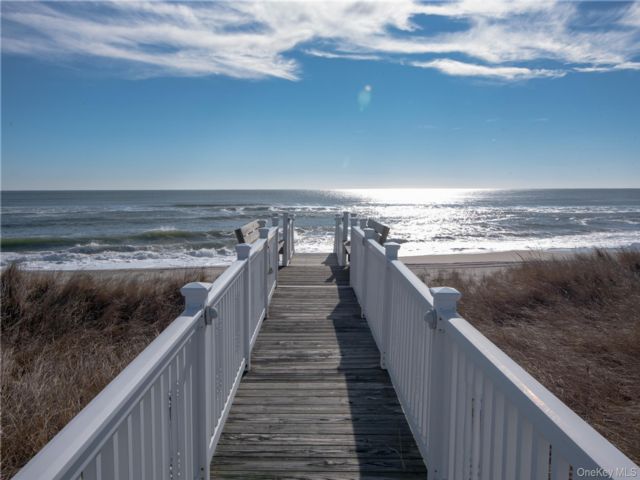  5 BR,  6.00 BTH &nbsp;Mediterranean style home in Westhampton