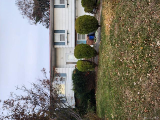 [West Babylon Real Estate, listing number 7229344]