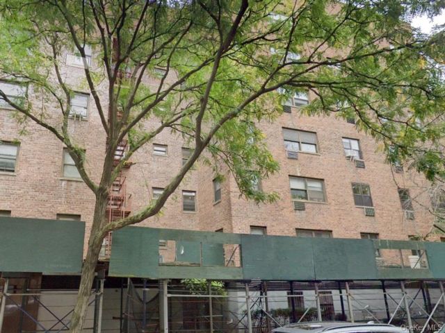  3 BR,  2.00 BTH &nbsp;Other style home in Elmhurst