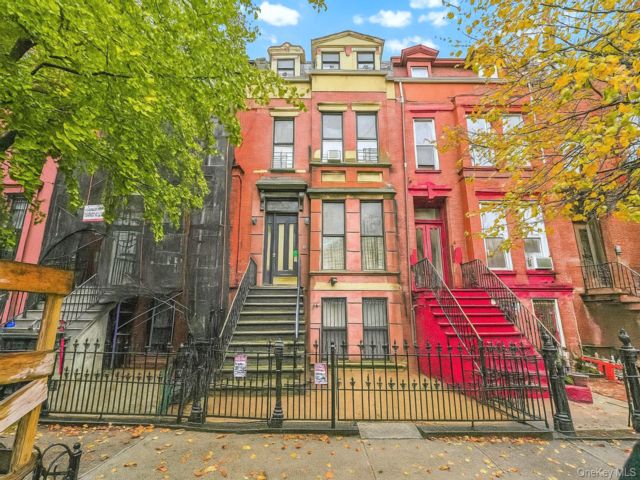  5 BR,  5.00 BTH &nbsp;House style home in Bushwick