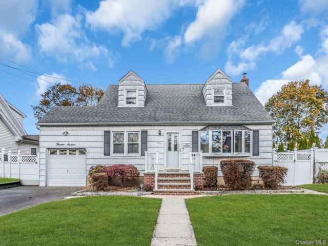 [West Babylon Real Estate, listing number 7229677]