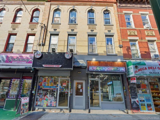  8 BR,  4.00 BTH &nbsp;House style home in Cypress Hills