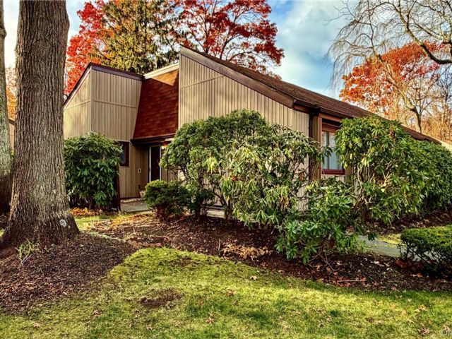 [Stony Brook Real Estate, listing number 7229769]