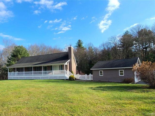  3 BR,  2.00 BTH &nbsp;Ranch style home in Jeffersonville