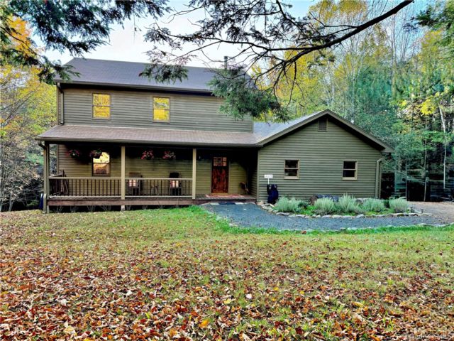  4 BR,  4.00 BTH &nbsp;Cabin style home in Windham