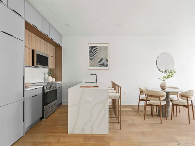  2 BR,  2.00 BTH &nbsp;Condo style home in East New York