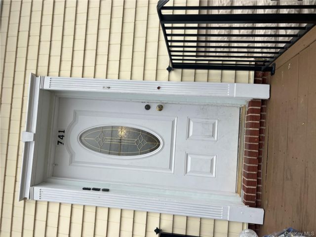  3 BR,  1.00 BTH &nbsp;Colonial style home in Massapequa