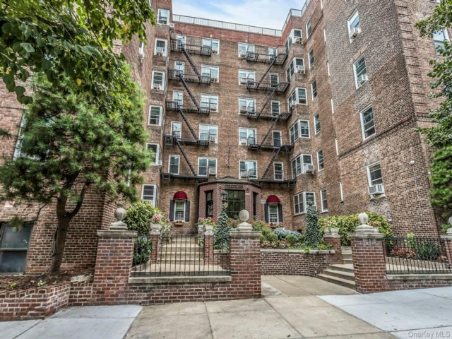  2 BR,  1.00 BTH &nbsp;Other style home in Forest Hills
