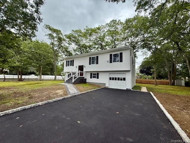  5 BR,  2.00 BTH &nbsp;Hi ranch style home in Holbrook