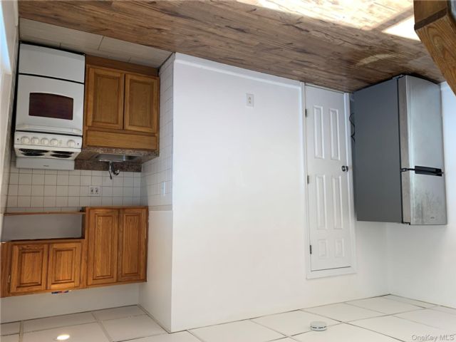  1 BR,  1.00 BTH &nbsp;Other style home in Bayville