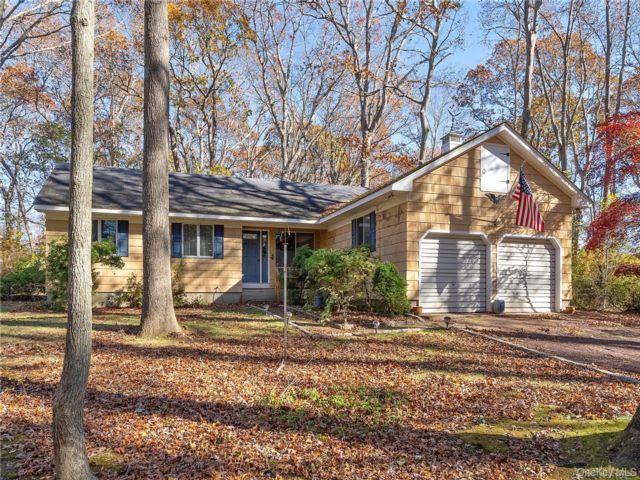  3 BR,  2.00 BTH &nbsp;Ranch style home in East Marion