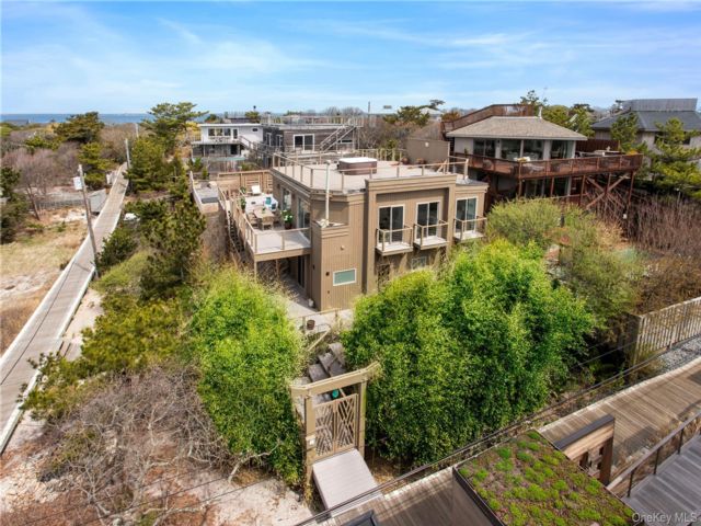  6 BR,  7.00 BTH &nbsp;Mid-century mod style home in Fire Island Pines