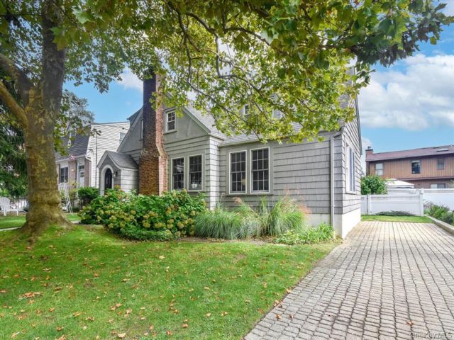 [Port Washington Real Estate, listing number 7230714]