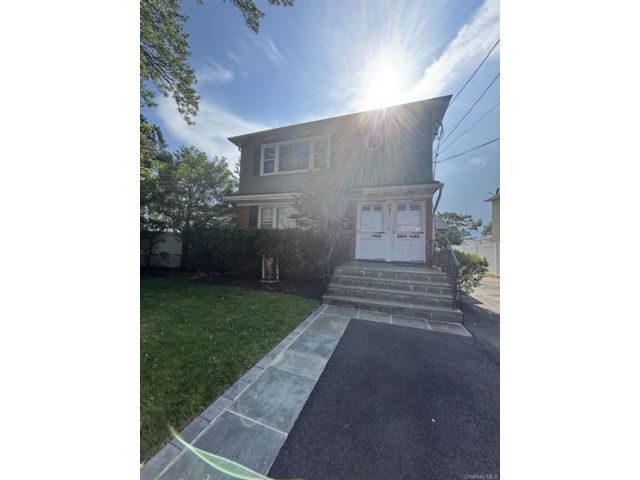  3 BR,  1.00 BTH &nbsp;Other style home in East Rockaway